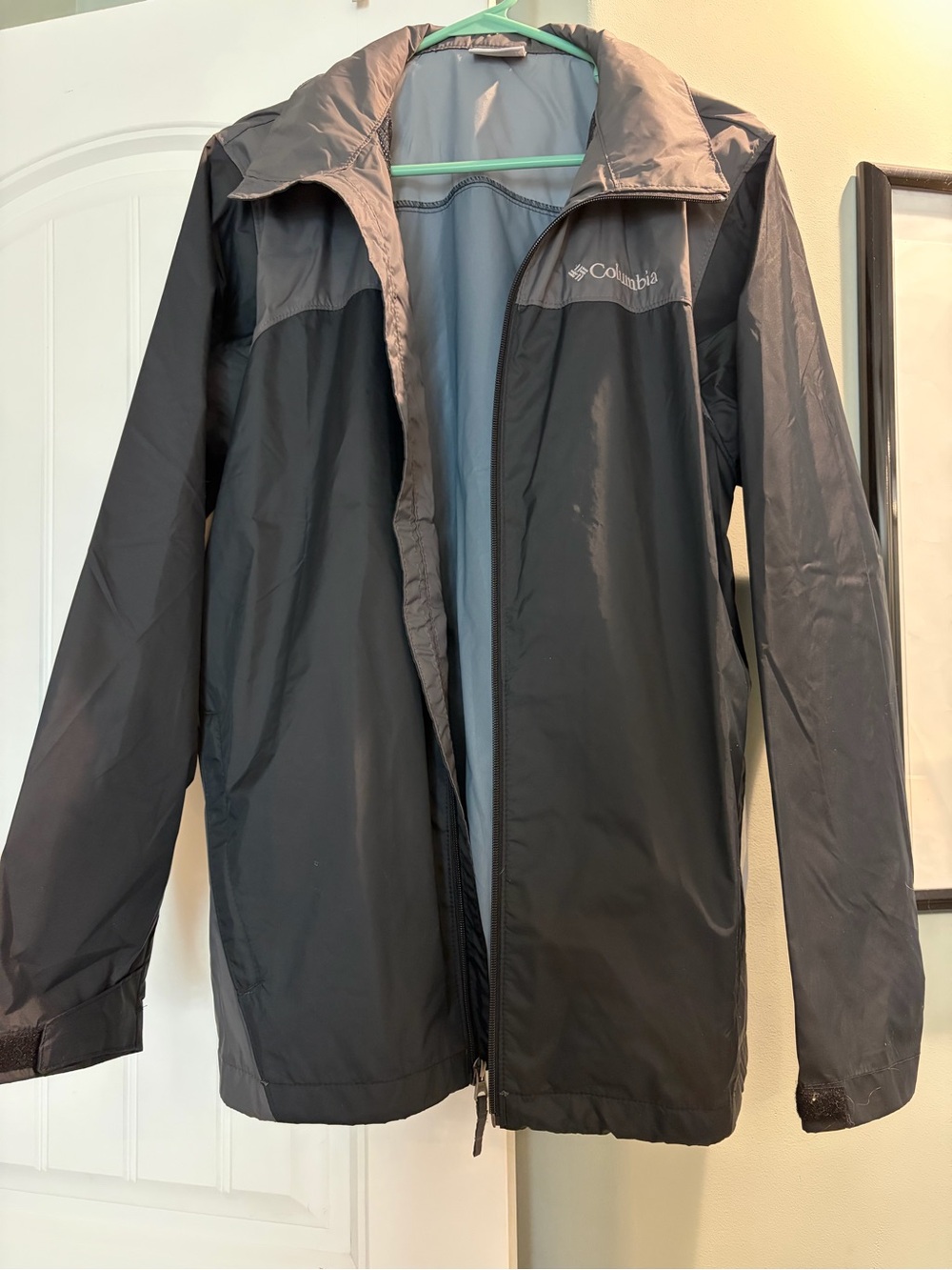 Columbia Men's Black and Gray Hooded Raincoat